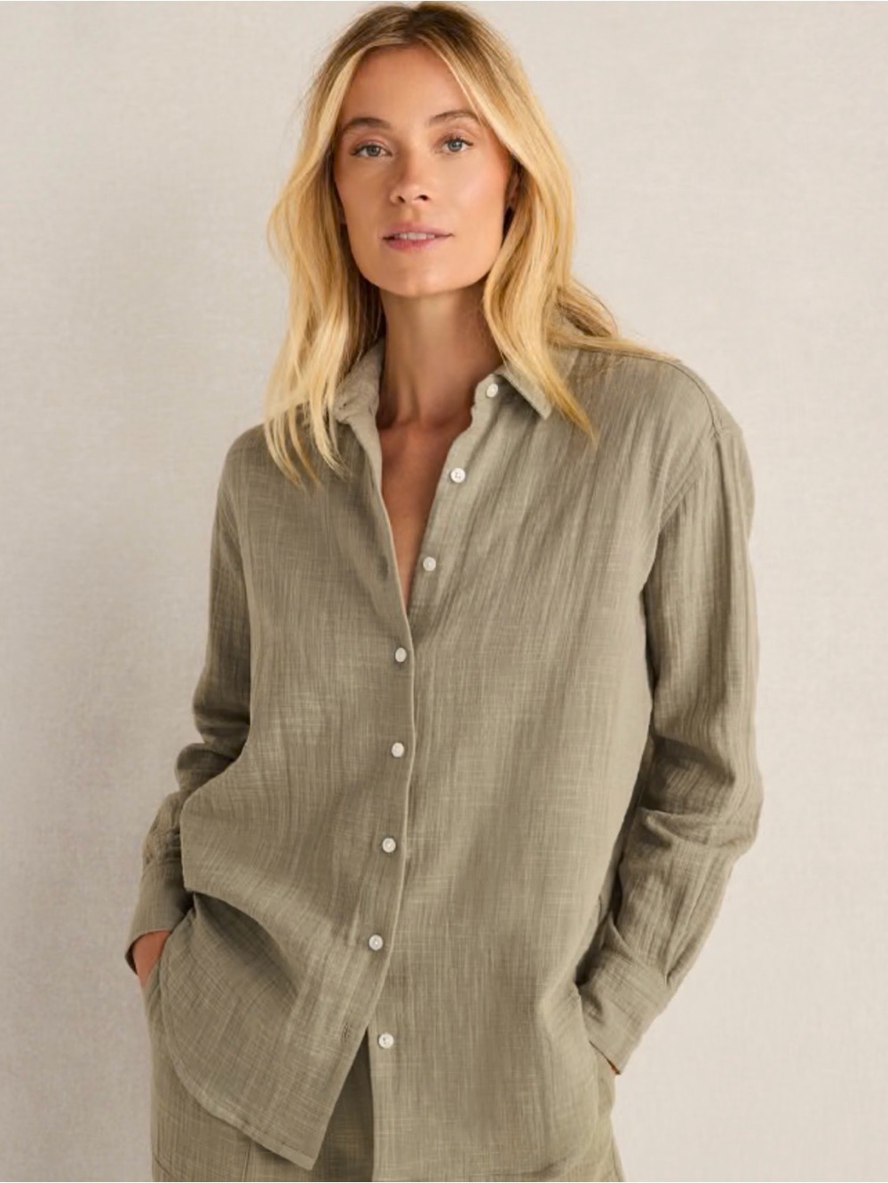 Men's Casual Long-Sleeve Button-Down Shirt in Olive